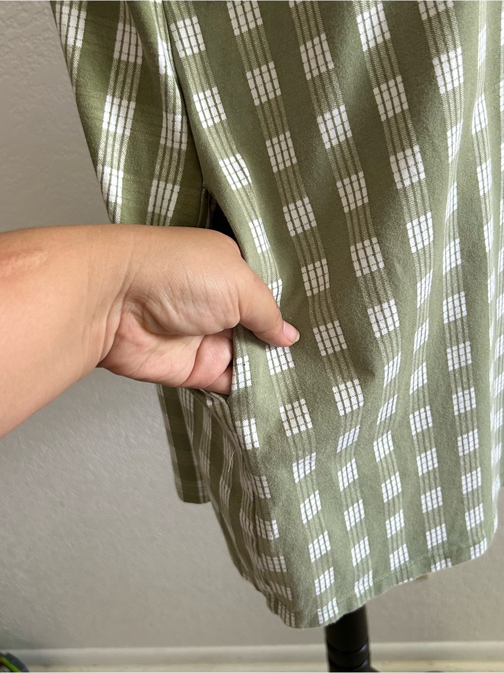 ki-ele Organic Cotton Hannah Shirt Dress in Light Green and White Palaka Print - Picture 3 of 6